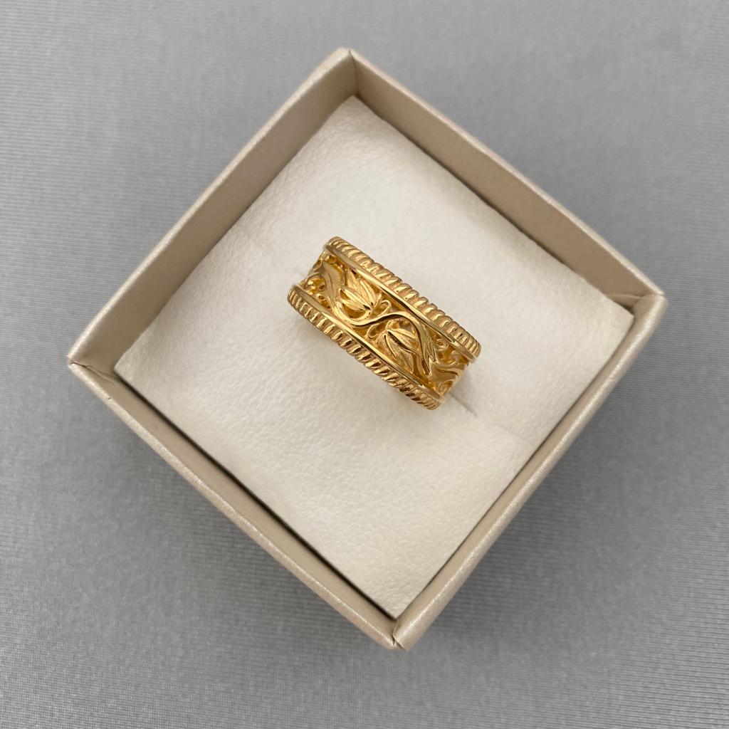 Anillo grabado arabescos (POR FABRICACIÓN) Oro amarillo 18k / Talla 9 1/4 / 12,0 Gr